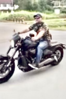 “Kicau Mania” Echoes as Iman Sutiawan Shows Off His Rp. 600 Million Harley-Davidson FXDR 114 Without a Helmet on the Streets of Batam